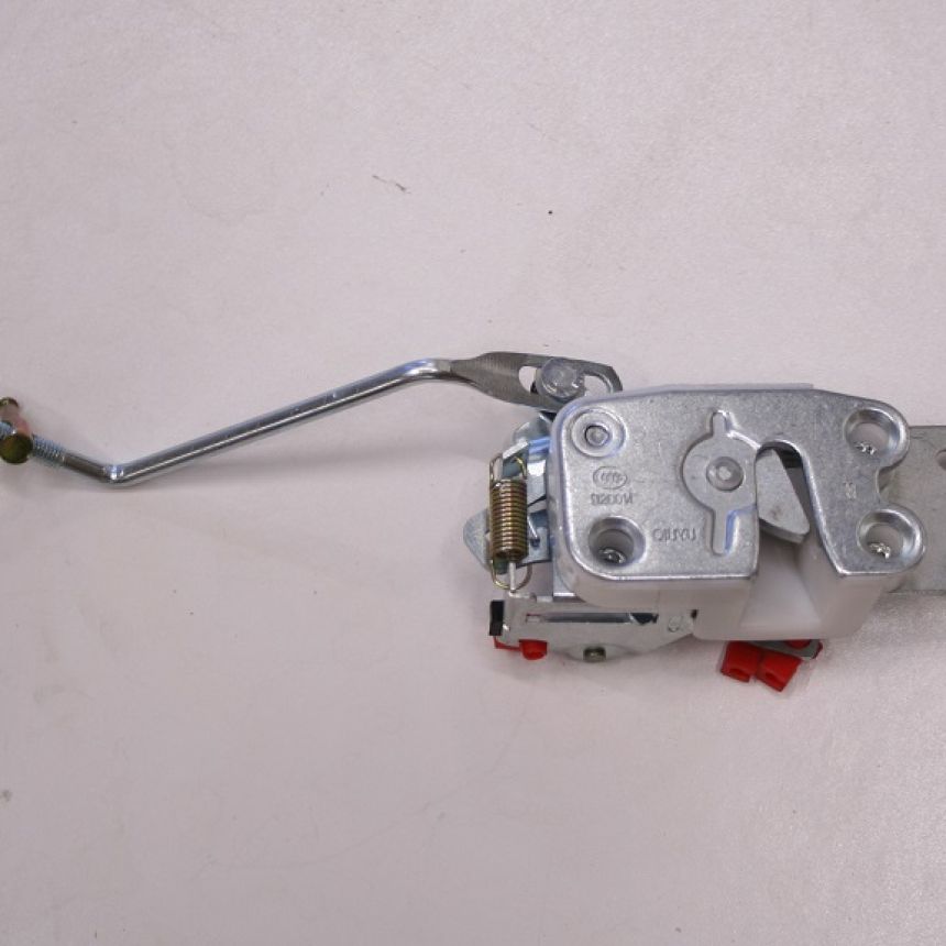 Autokruiser: Oven lukko vasen