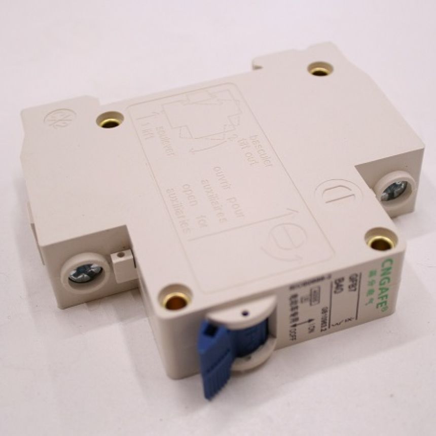 Silverfox Four: Päävirtakatkaisin