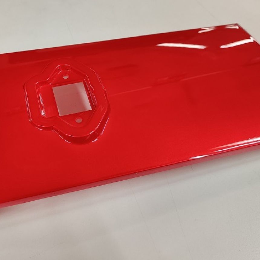 e-Move: Koripaneeli istuimen alla etupuolella punainen