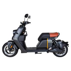 Kruiser Forte mopo 45km/h Musta Grafiitti 1,2 kWh akulla